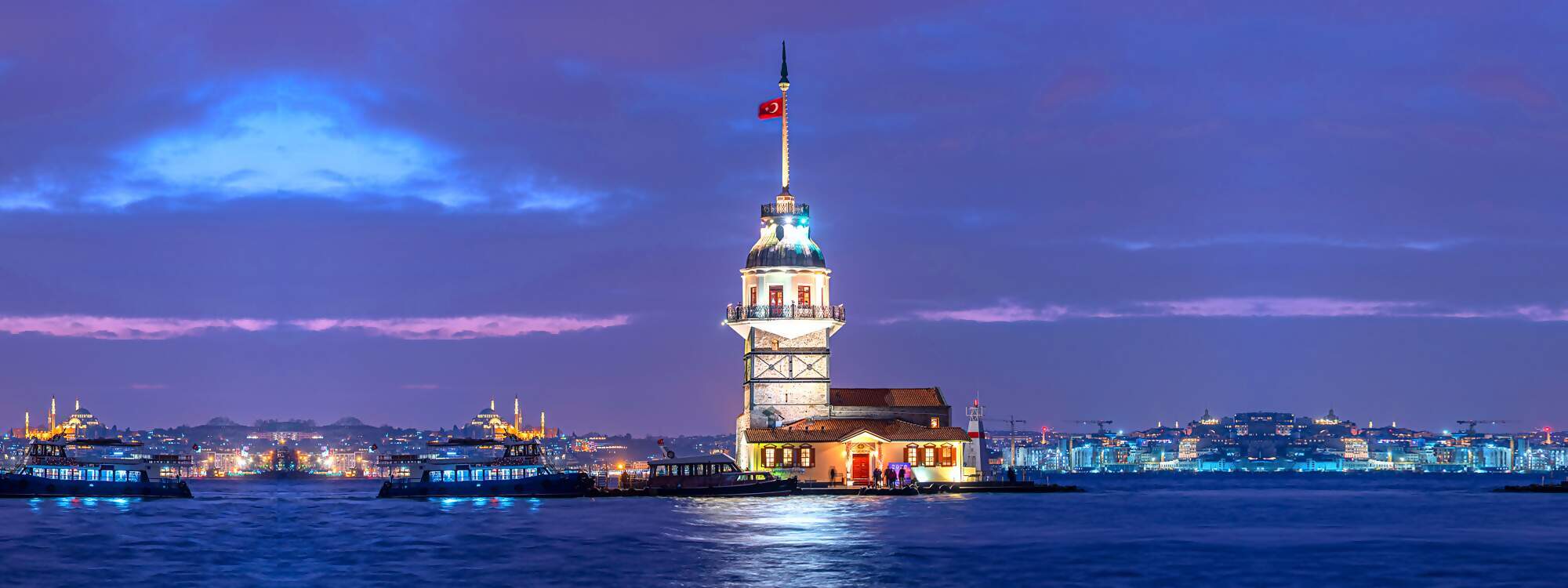 Der Turm des Maedchens oder auf tuerkisch Kiz Kulesi in Istanbul - Türkei
